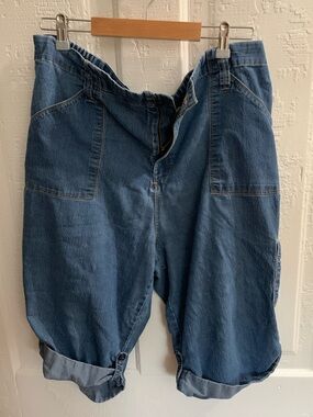 Cute 90s VintageLong Shorts with Embroidered Detail - 14